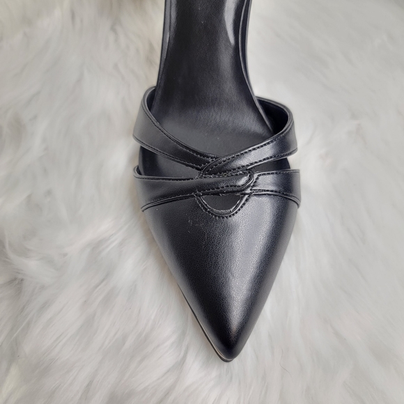 Bandolino black pointed toe heels low heel ankle strap. - Picture 6 of 10